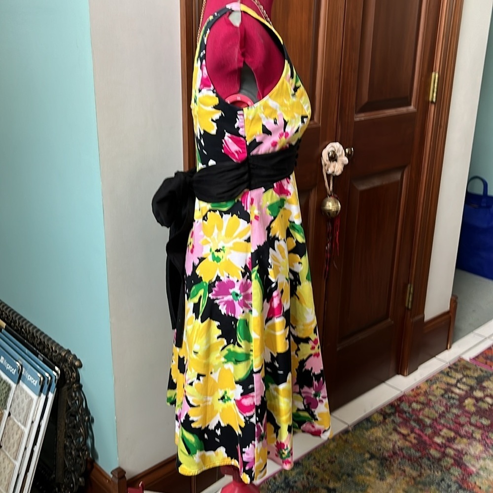 B. Smart  Sleeveless Floral Dress  fit & flare EUC stretch  Black /yellows  SZ 4 - Picture 7 of 14